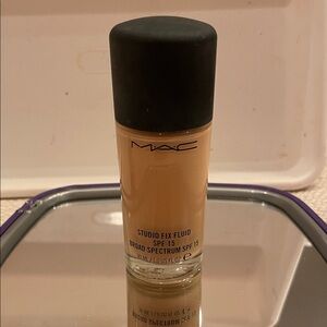 MAC Cosmetics Studio Fix Fluid Foundation SPF 15 - NW20